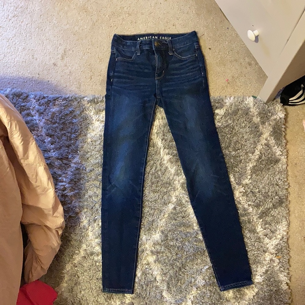 american eagle dark washed jeans!